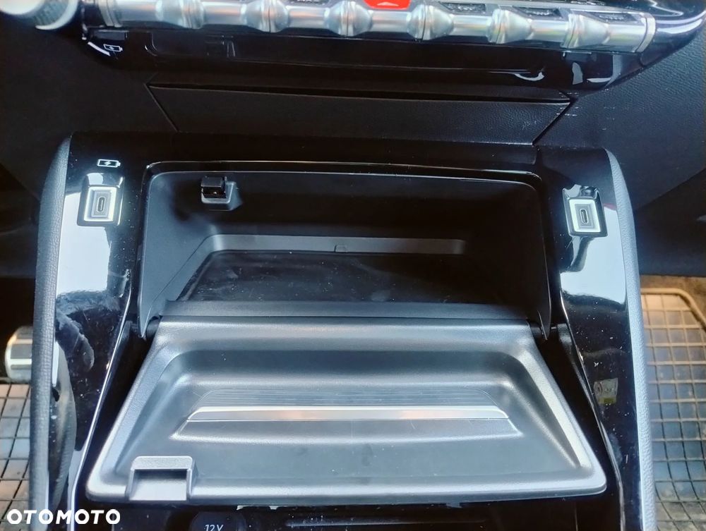 Peugeot 2008 PureTech mHEV GT E-DCS6 - 20