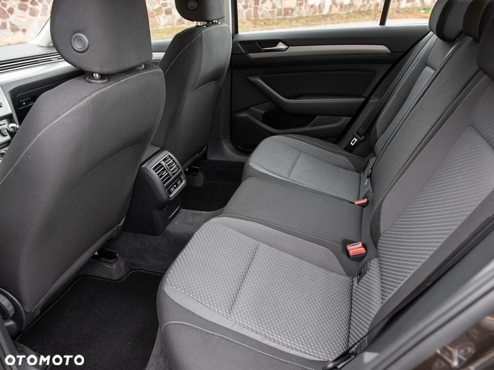 Volkswagen Passat - 24