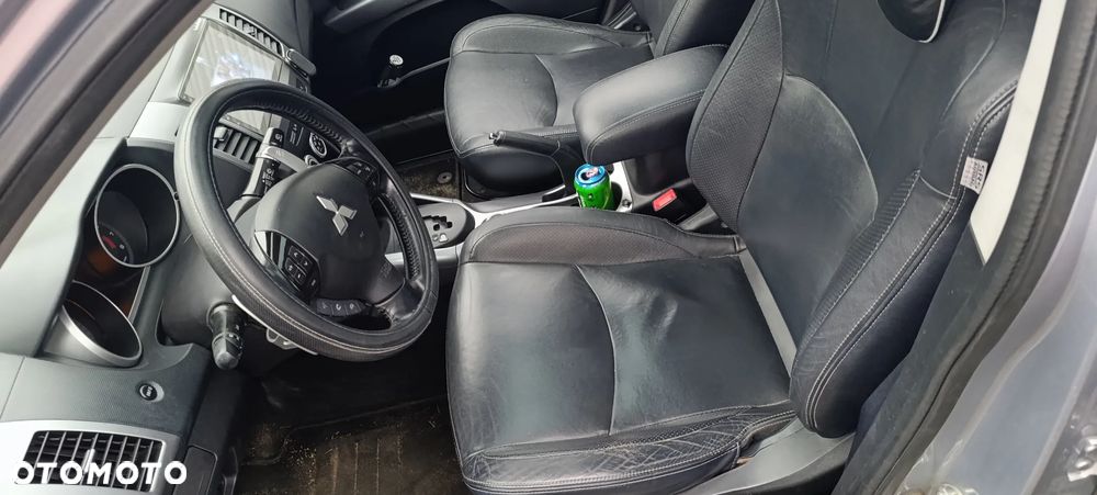 Mitsubishi Outlander 3.0 V6 XLS - 3