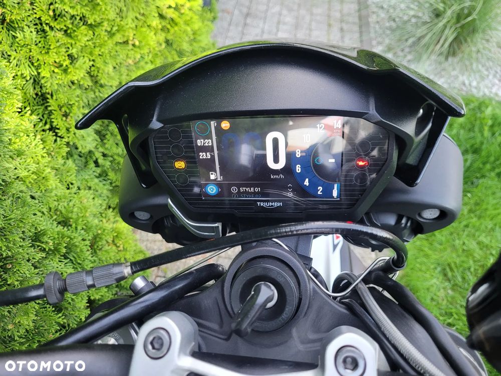 Triumph Street Triple - 8