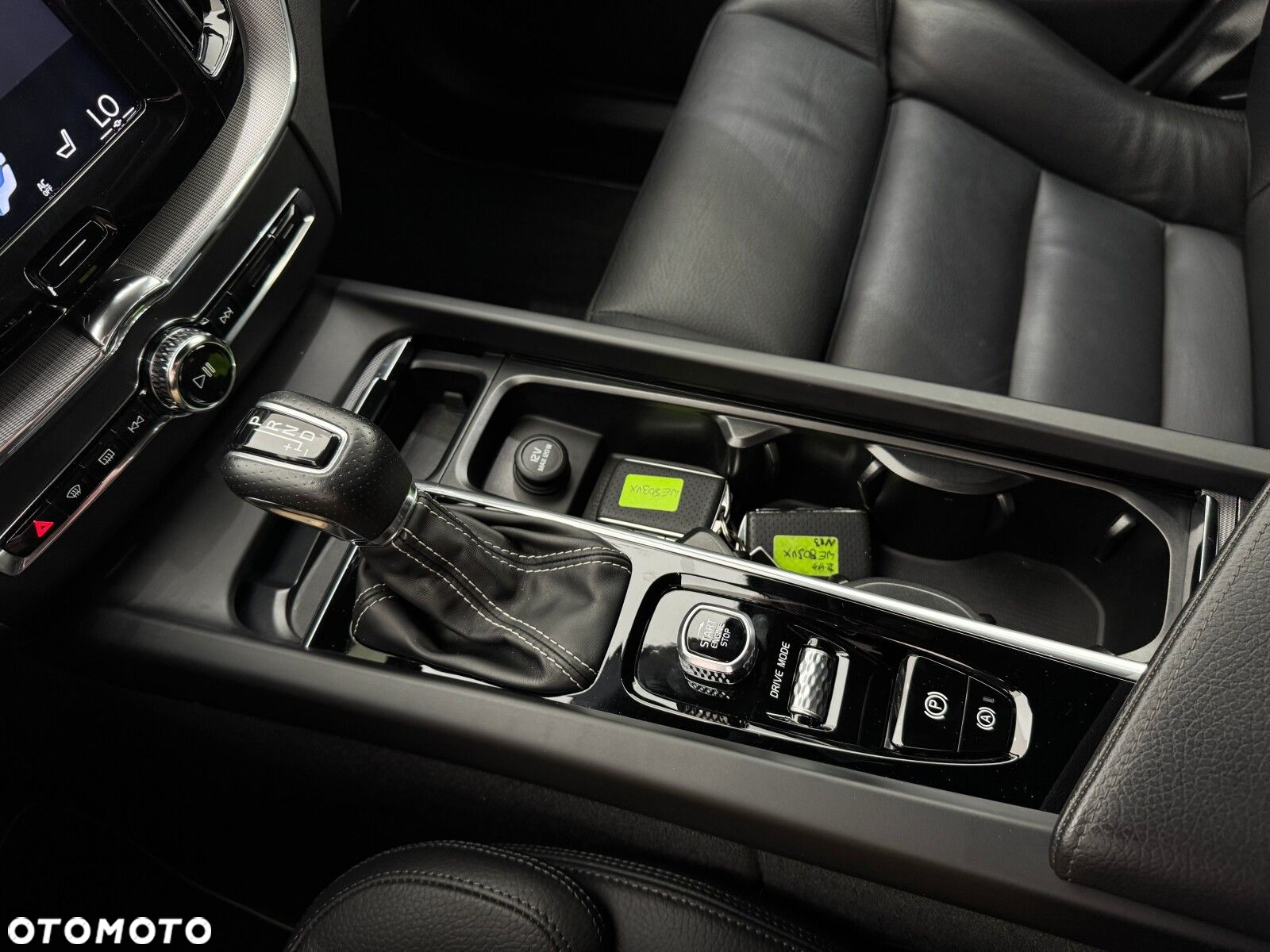 Volvo XC 60 T5 AWD R-Design - 27