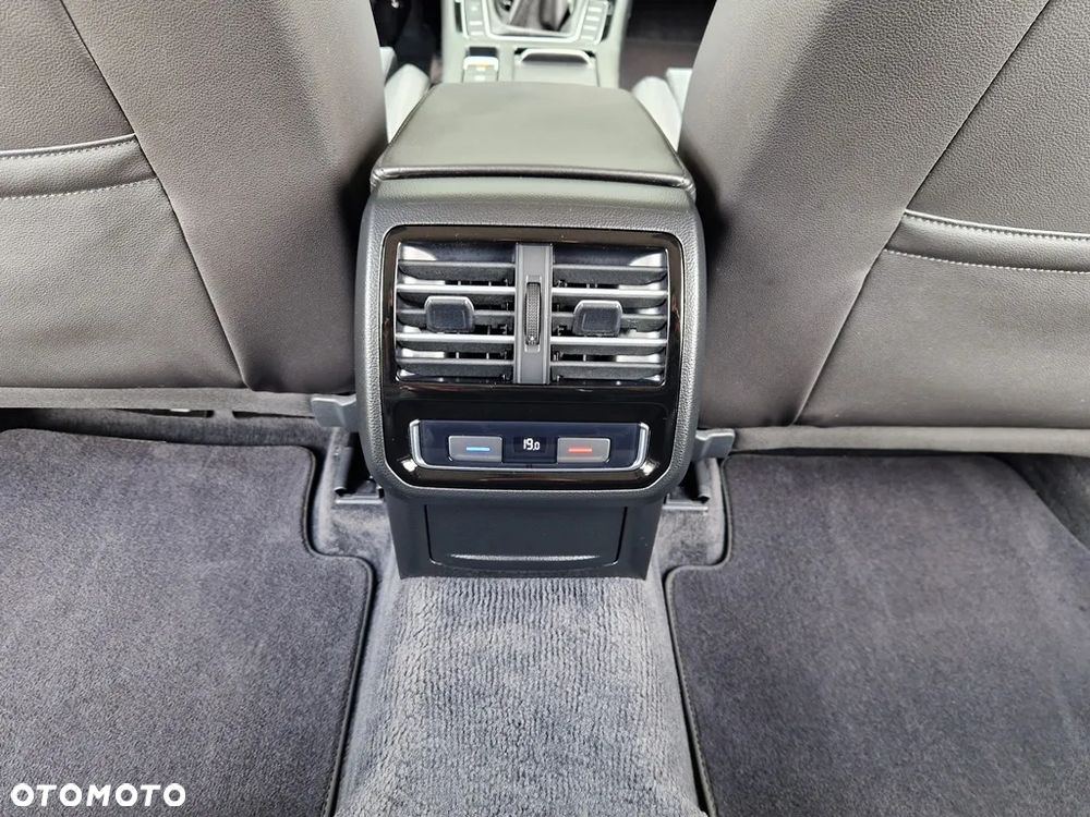 Volkswagen Passat 2.0 TDI (BlueMotion Technology) Highline - 30