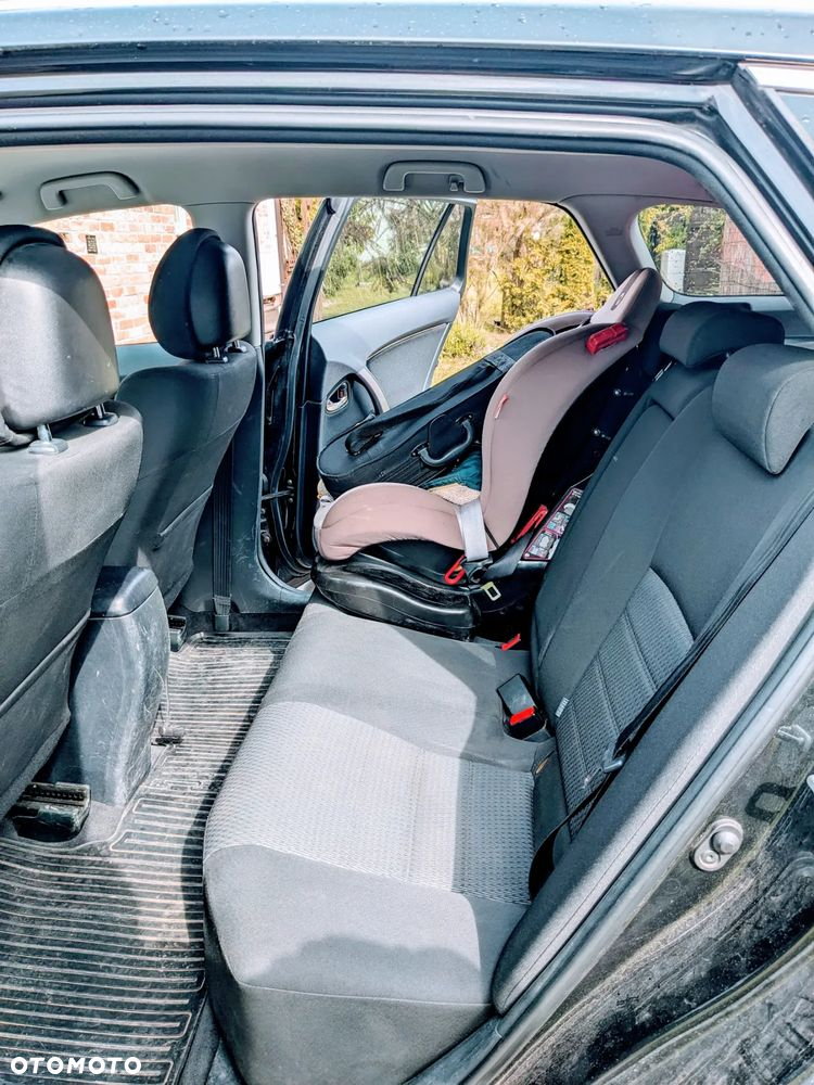 Toyota Avensis Combi 2.0 D-4D Comfort - 8