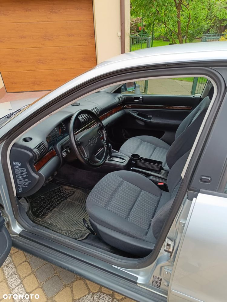 Audi A4 Limousine - 16