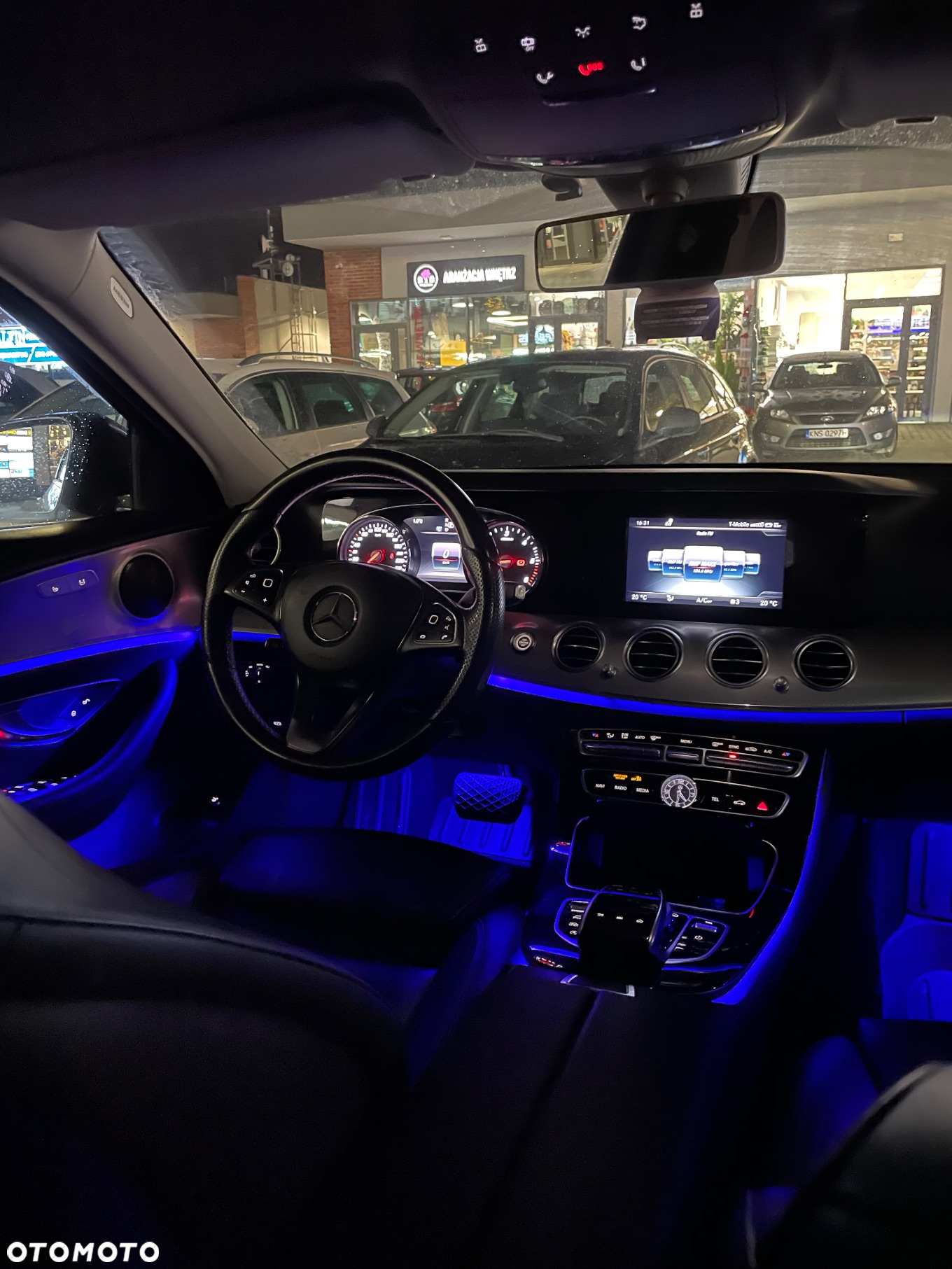 Mercedes-Benz Klasa E 220 d T 9G-TRONIC - 30