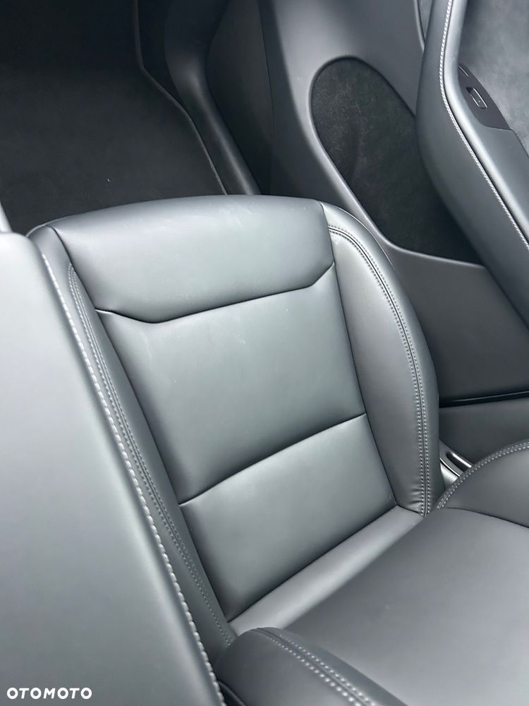 Tesla Model Y Performance Dual Motor AWD - 11