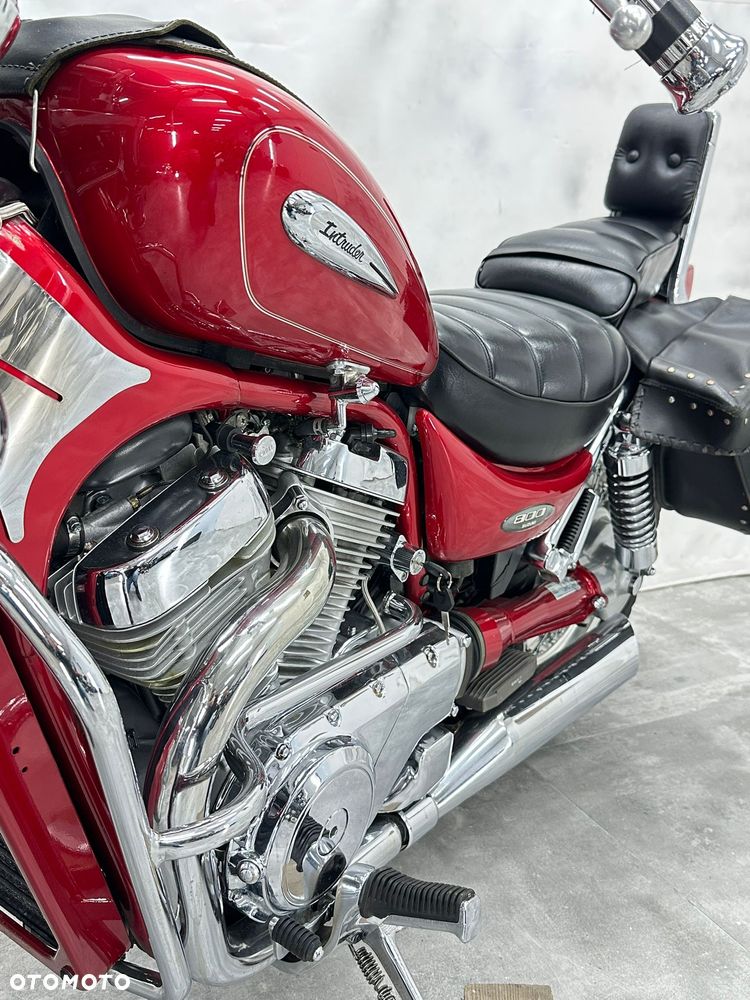Suzuki Intruder - 11