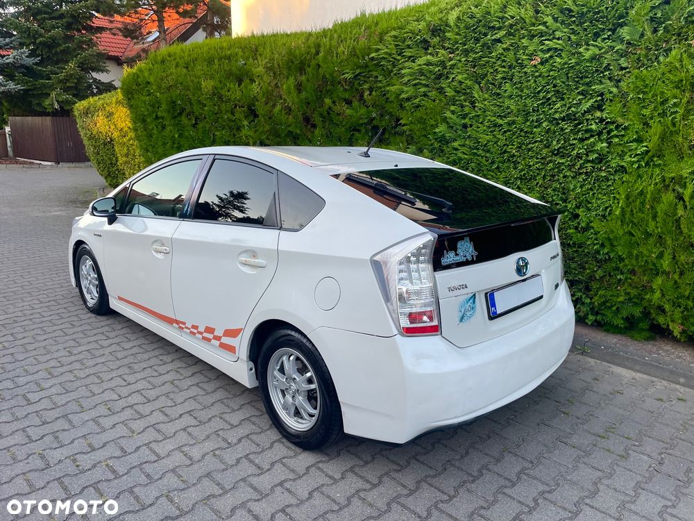 Toyota Prius 1.8 HSD Prestige - 3