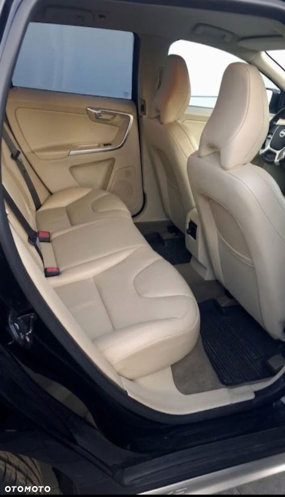 Volvo XC 60 2.4D AWD Momentum - 11