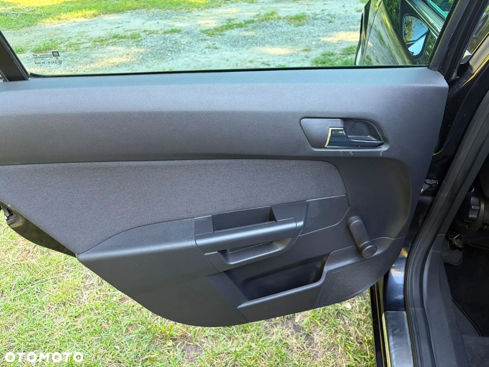 Opel Astra 1.6 Color Edition - 25