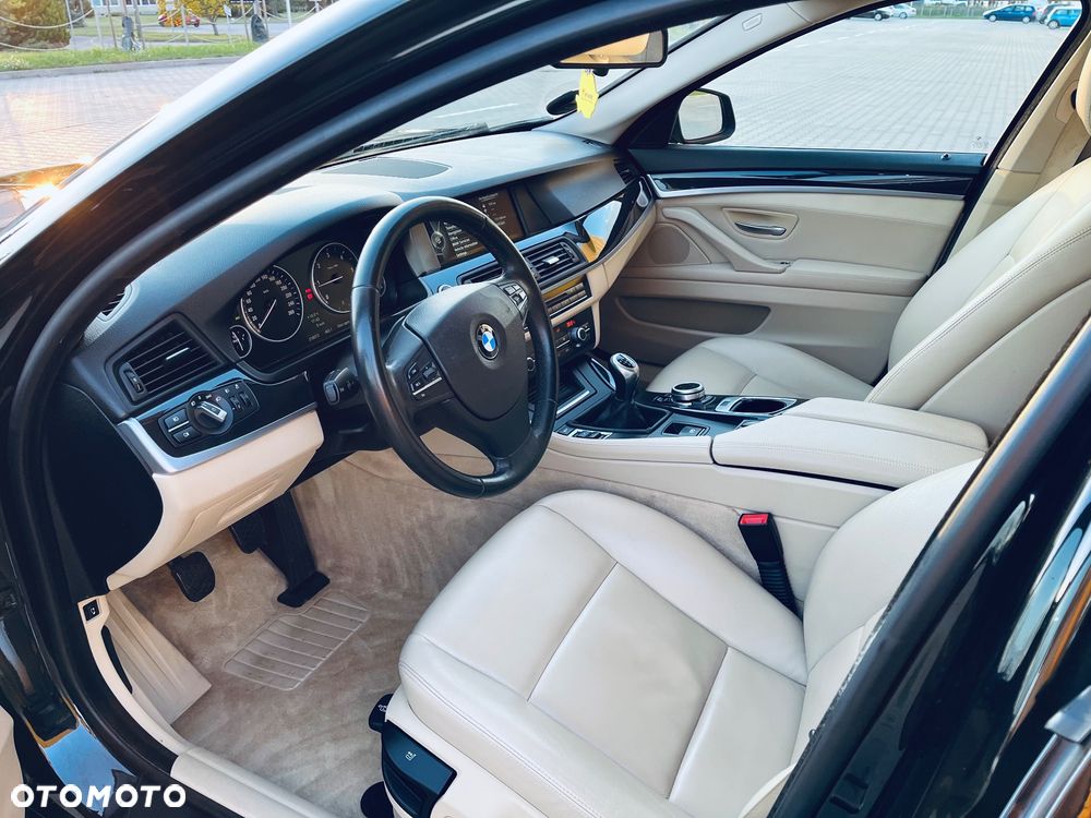 BMW Seria 5 520d - 24