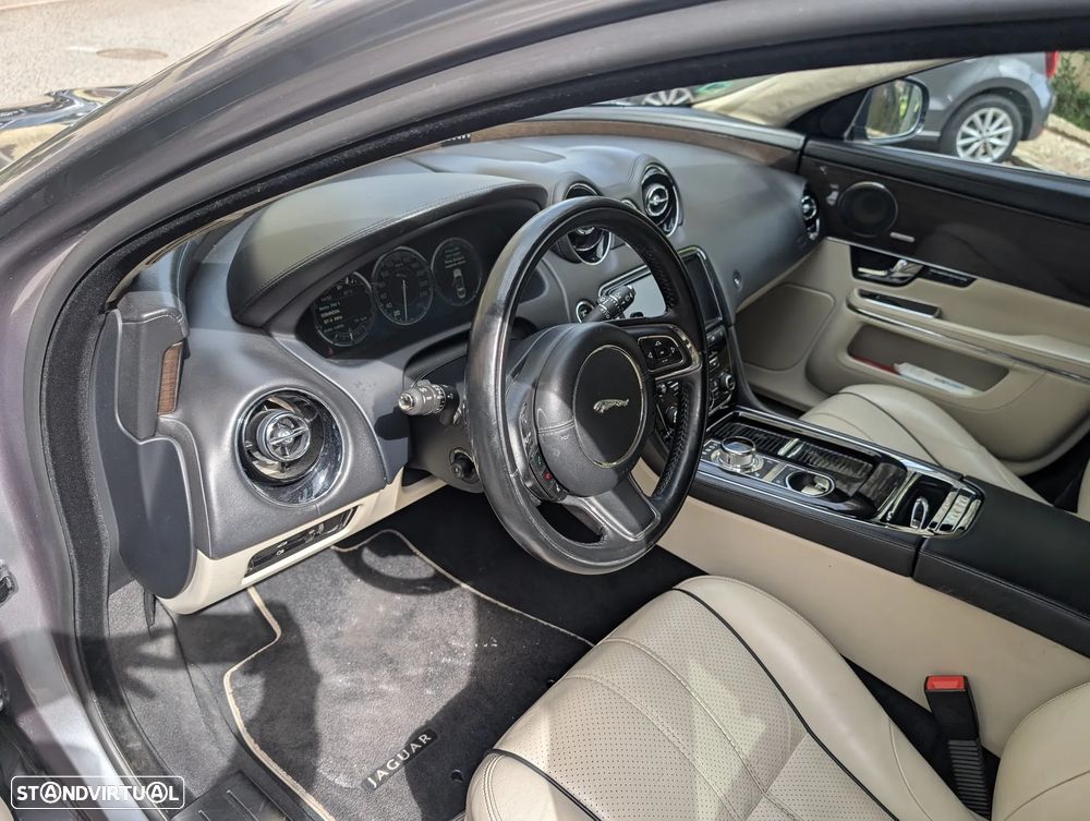 Jaguar XJ 3.0 D V6 LWB Premium Luxury - 12