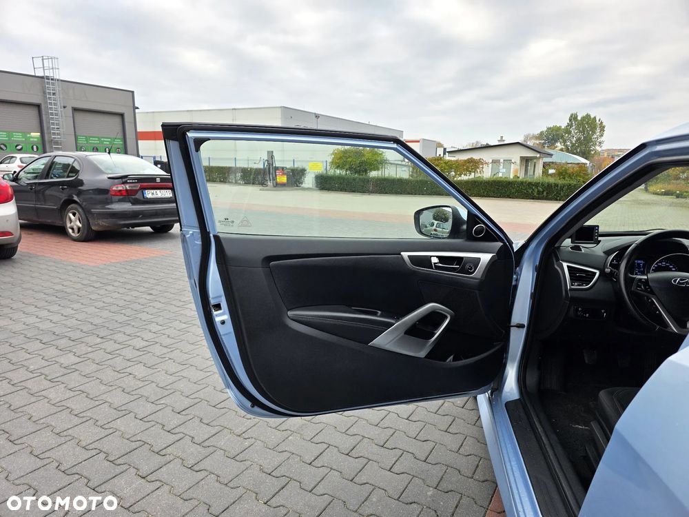 Hyundai Veloster 1.6 Trend - 11