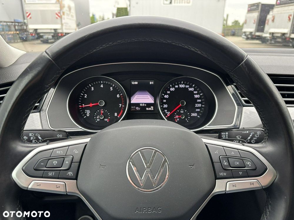 Volkswagen Passat - 23