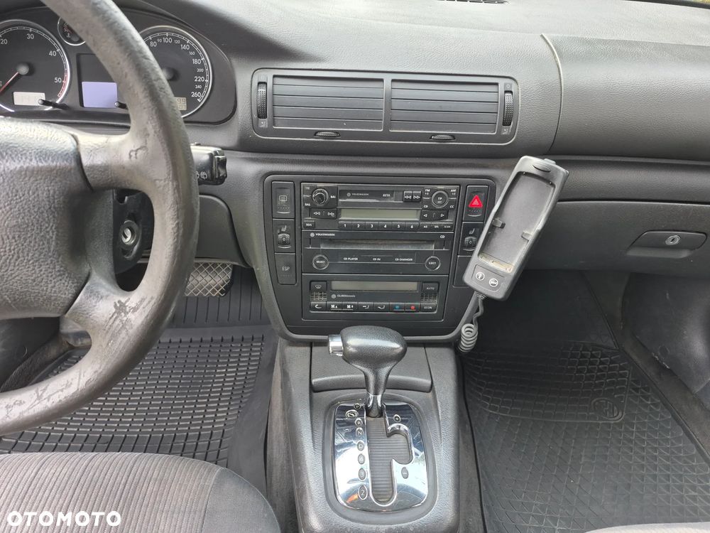 Volkswagen Passat 1.9 TDI Basis Tiptr - 12