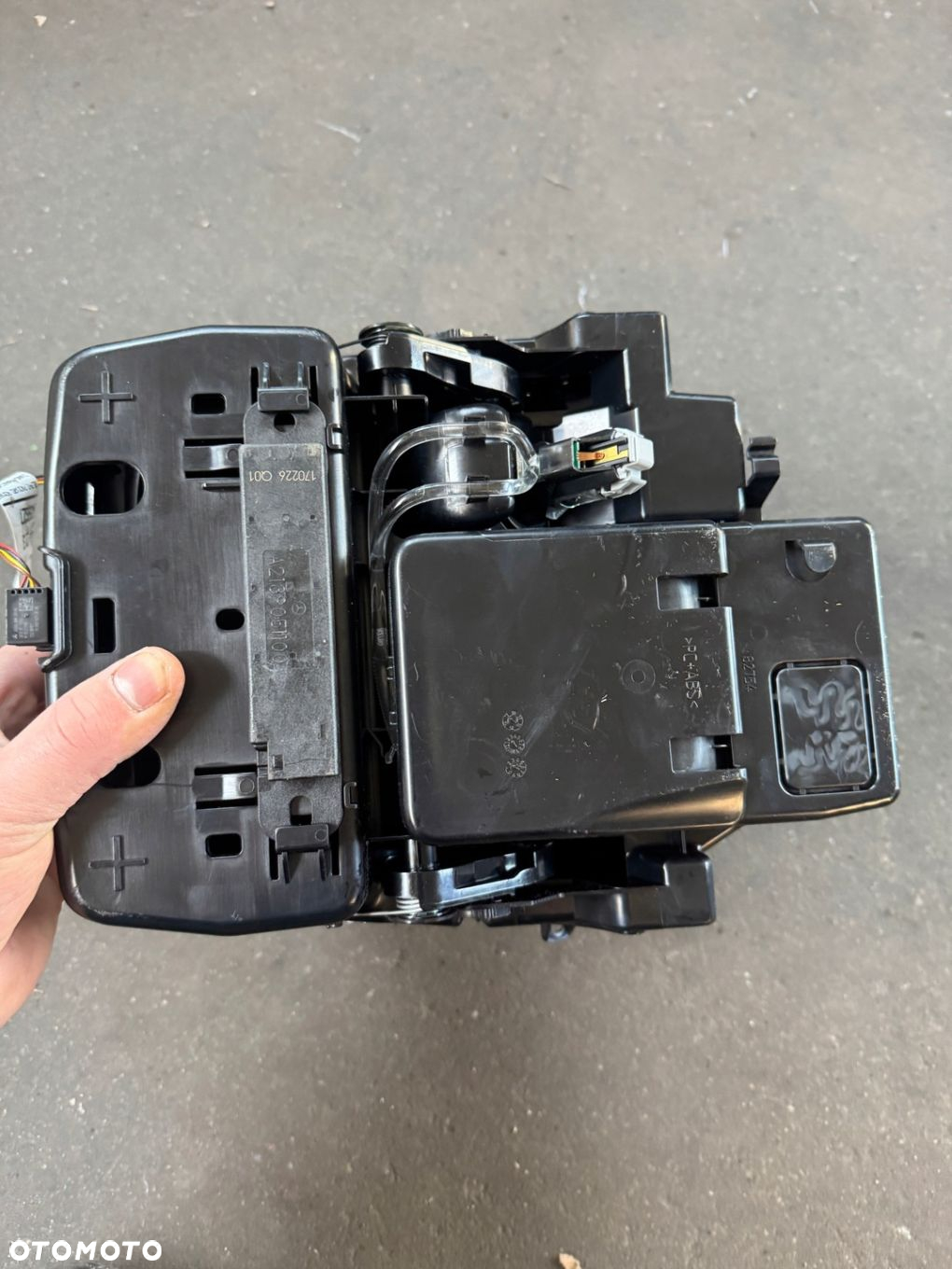 MERCEDES E 213 SCHOWEK TUNELU POPIELNICZKA 2136806500 - 3