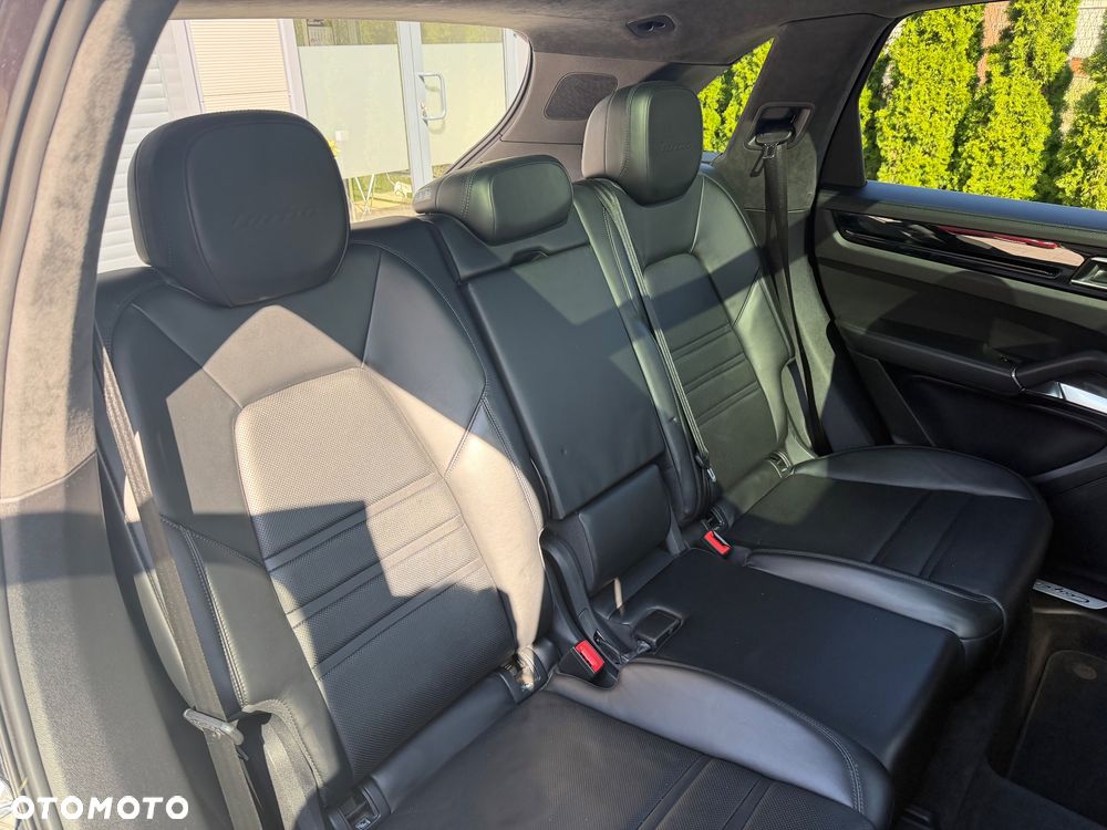 Porsche Cayenne - 21