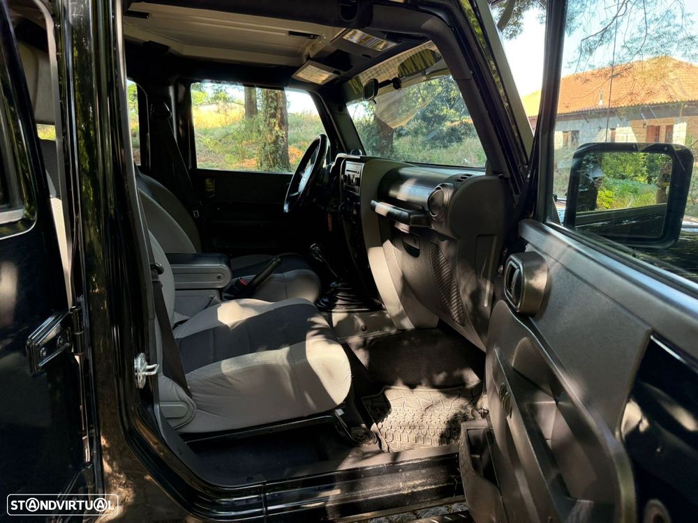 Jeep Wrangler - 30