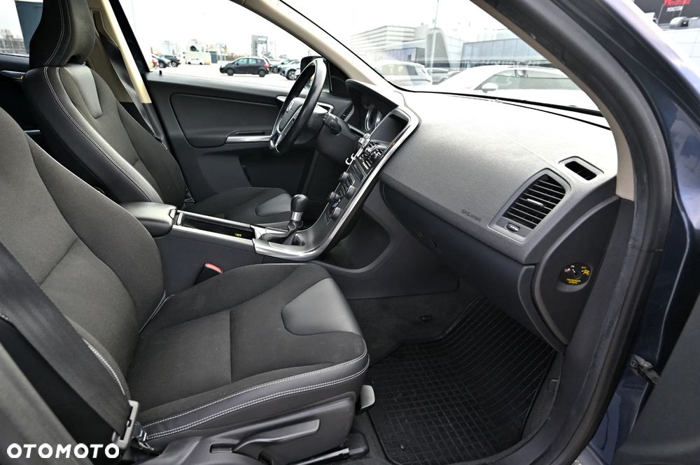 Volvo XC 60 D4 Momentum - 25