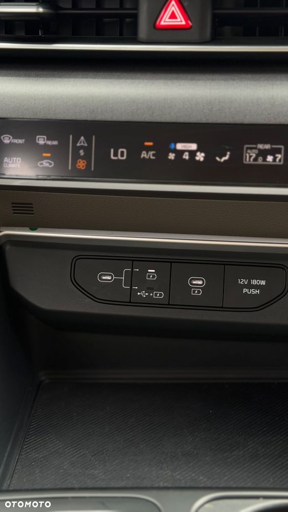 Kia Carnival - 24