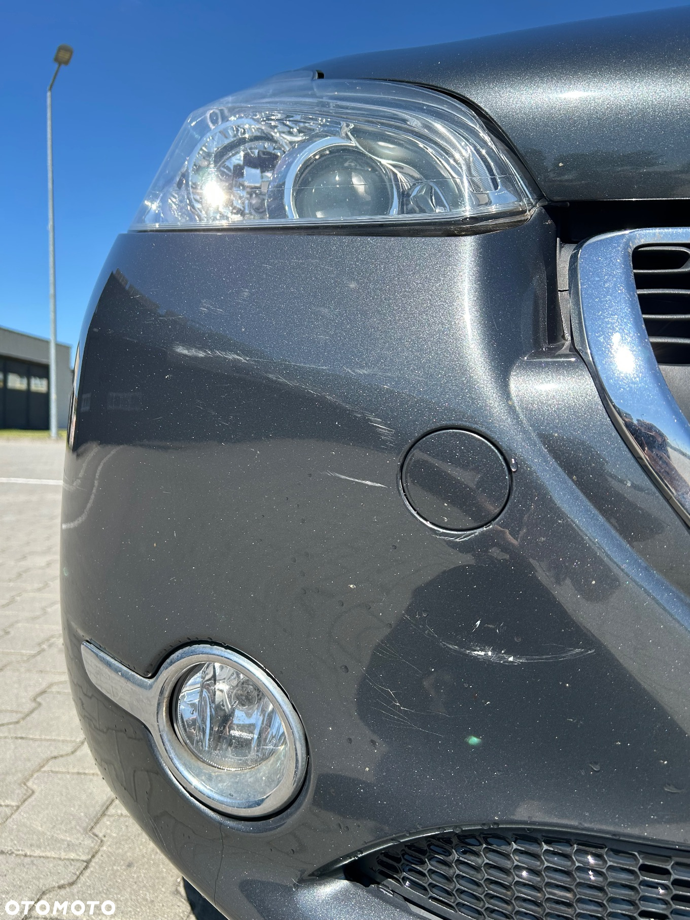 Peugeot 208 - 8