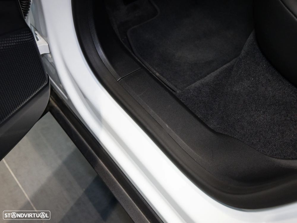 Porsche Macan Electric 4 - 28