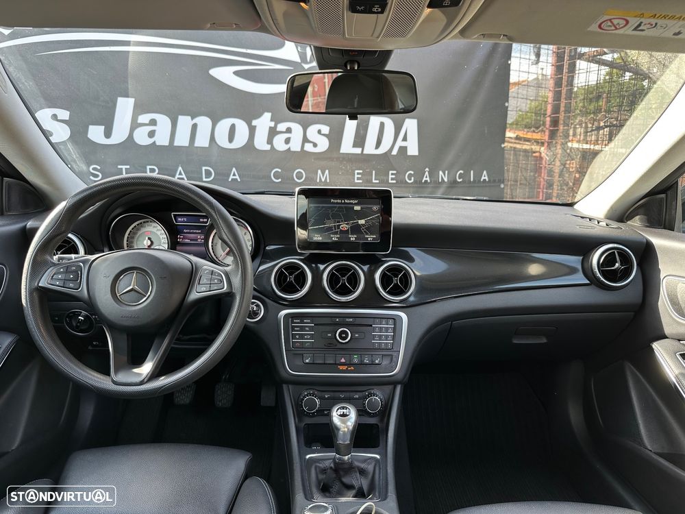 Mercedes-Benz CLA 180 d Shooting Brake - 11