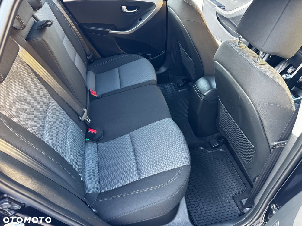 Hyundai i30 blue 1.4 Trend - 30
