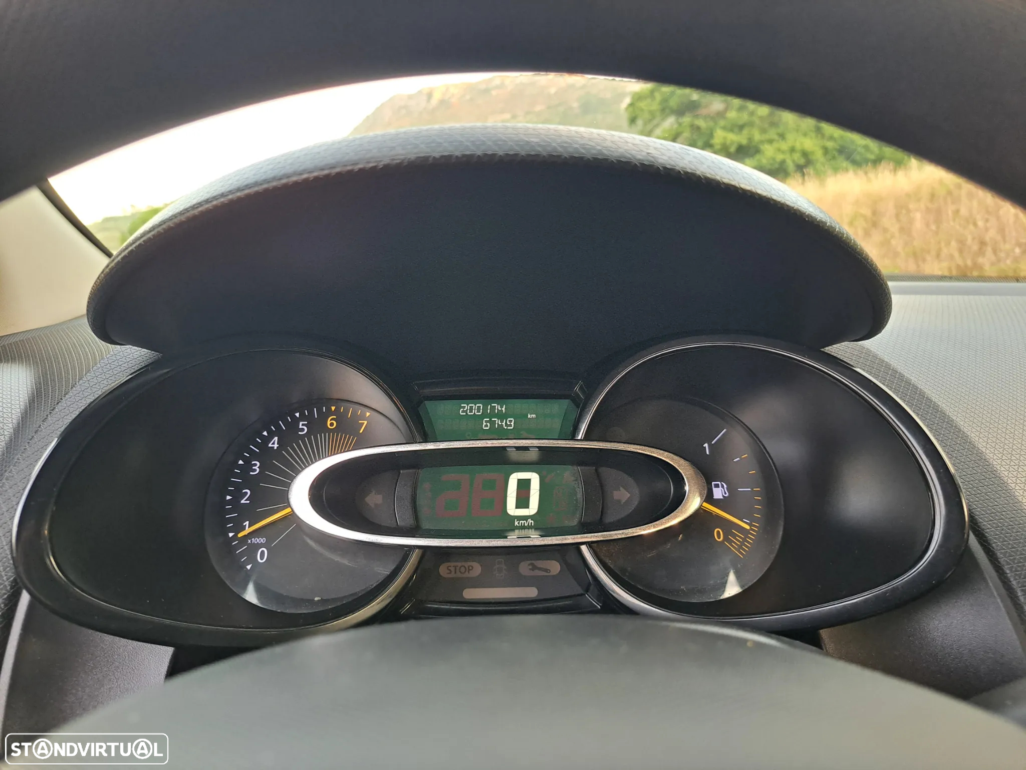 Renault Clio 1.2 16V Confort - 16