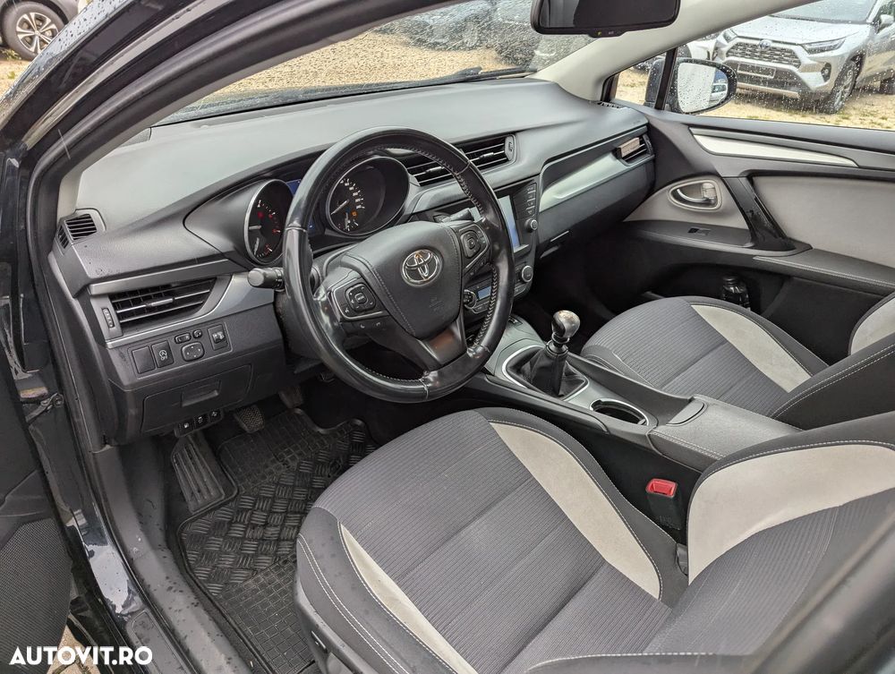 Toyota Avensis 2.0 D-4D Executive - 10