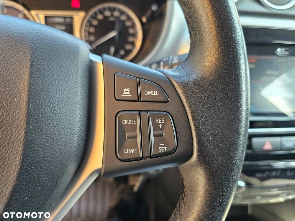 Suzuki Vitara 1.6 Premium 4WD - 24