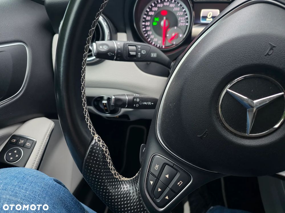 Mercedes-Benz GLA 200 (CDI) d 4Matic 7G-DCT AMG Line - 31