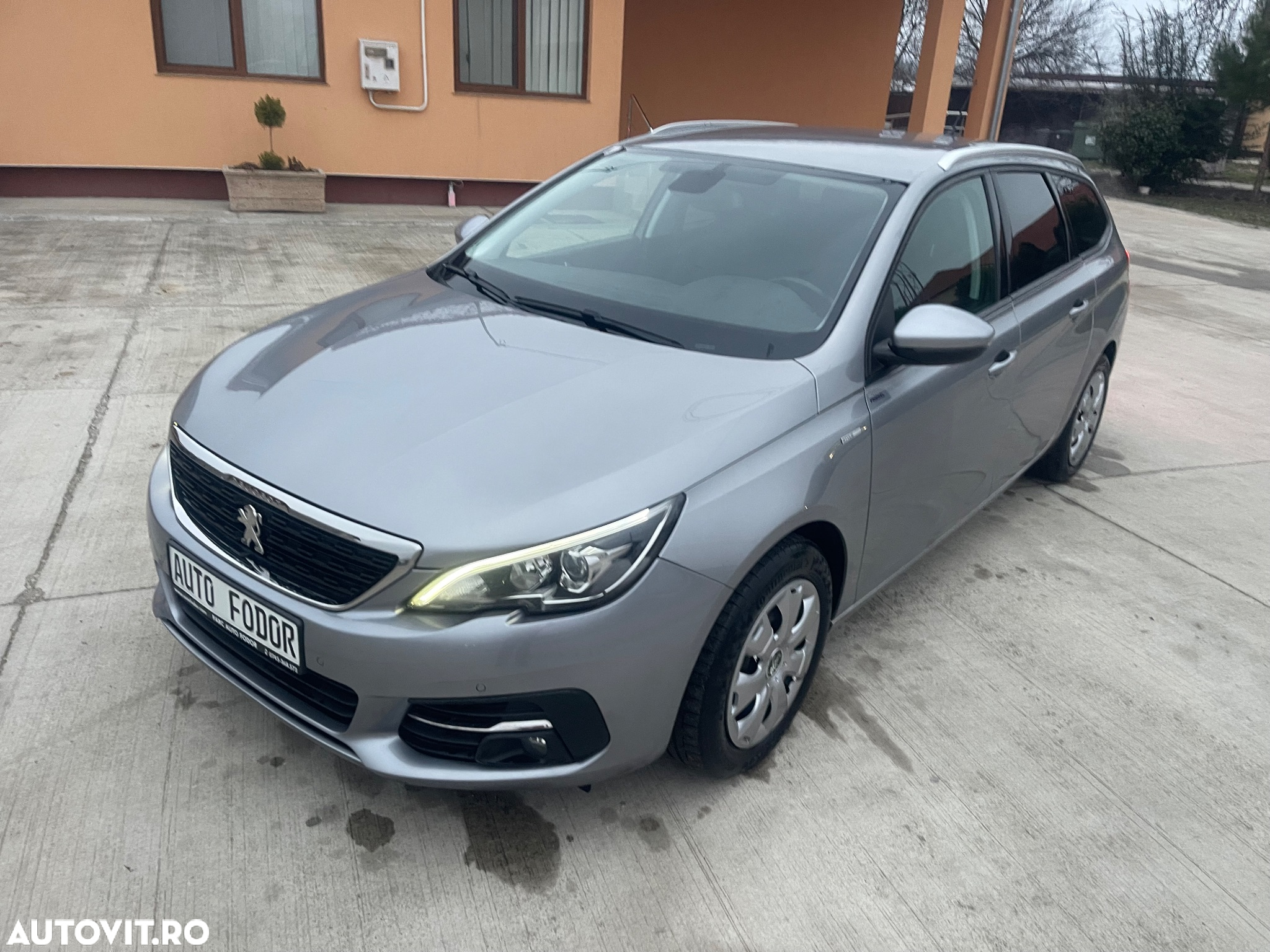 Peugeot 308 BlueHDi FAP 130 Stop & Start Allure Pack - 2