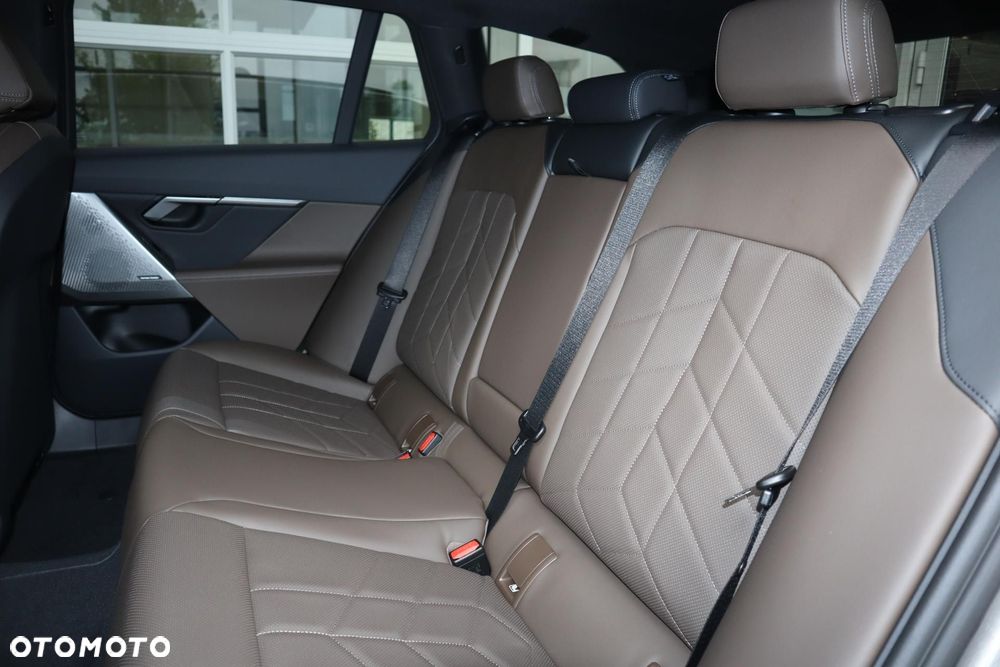 BMW i5 - 11
