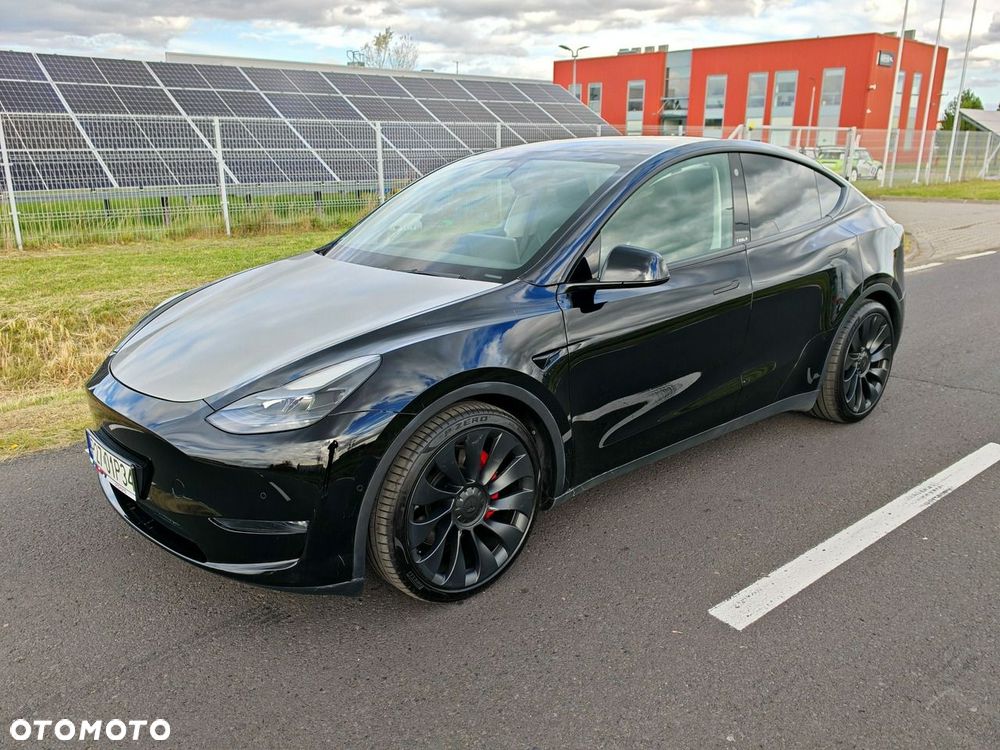 Tesla Model Y Performance Dual Motor AWD - 3