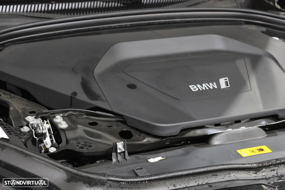 BMW iX2 eDrive20 Pack Desportivo M - 17