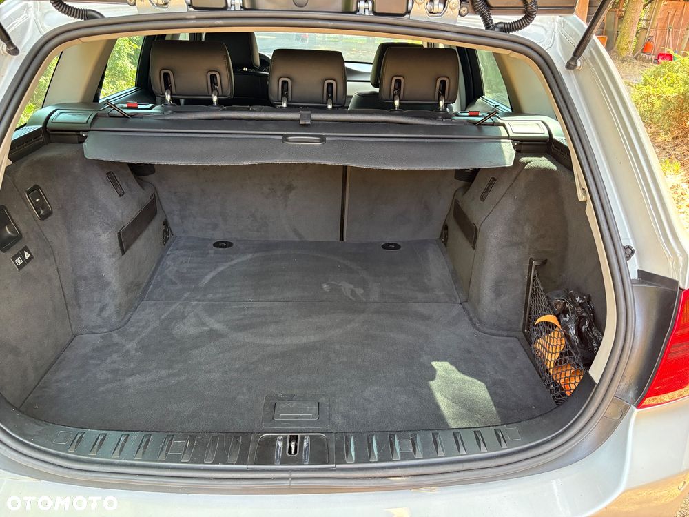 BMW Seria 3 318d Touring Luxury Line - 4