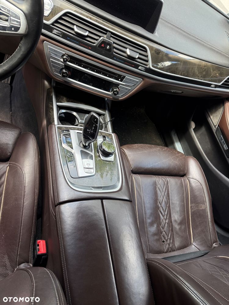 BMW Seria 7 740Li xDrive - 23
