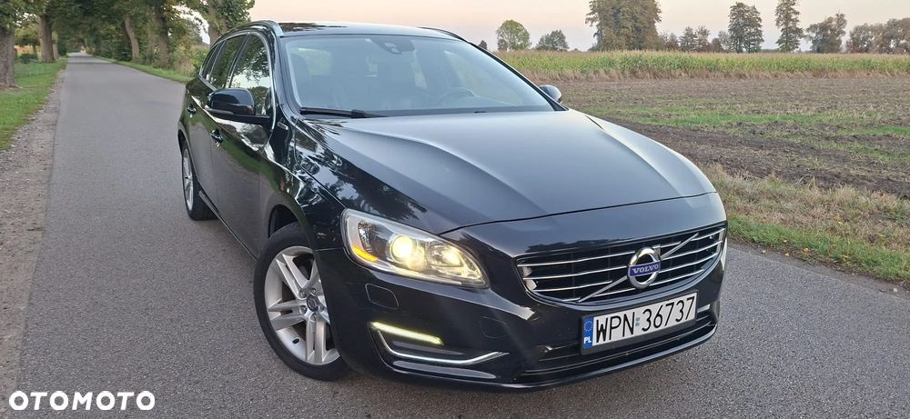 Volvo V60 D6 AWD Plug-in Hybrid Summum - 1
