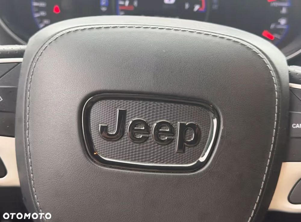 Jeep Grand Cherokee - 17