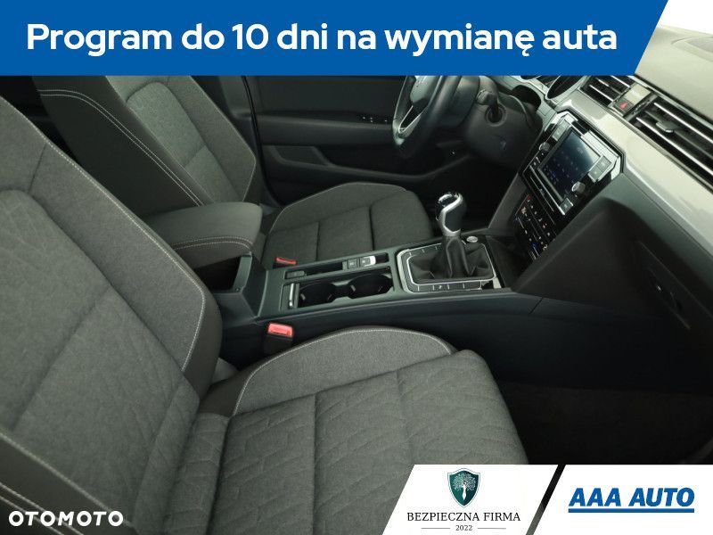 Volkswagen Passat Variant - 9