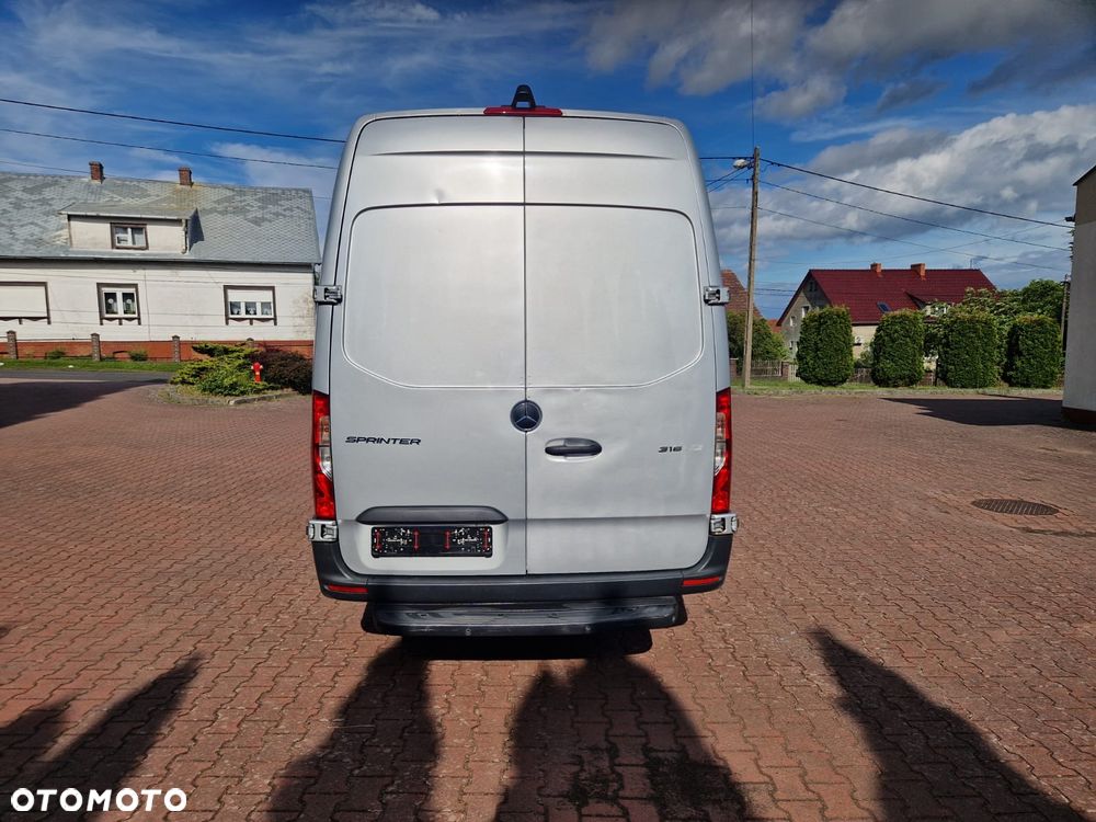 Mercedes-Benz Sprinter - 8