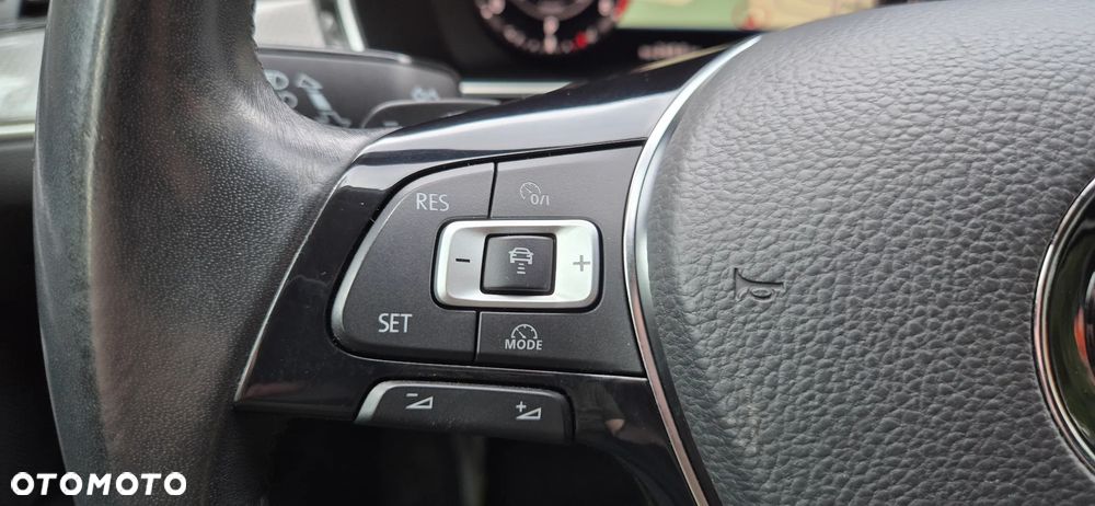 Volkswagen Passat - 14