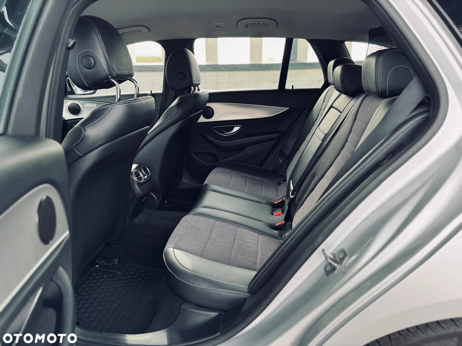 Mercedes-Benz Klasa E 220 d T 9G-TRONIC Avantgarde - 32