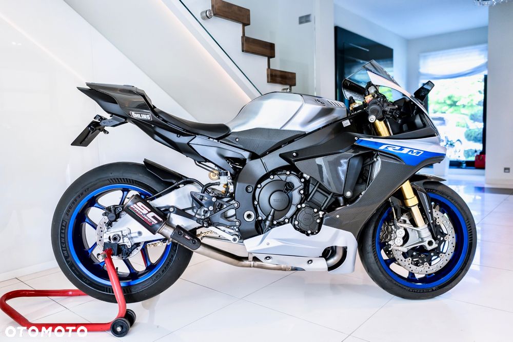 Yamaha R1 - 33