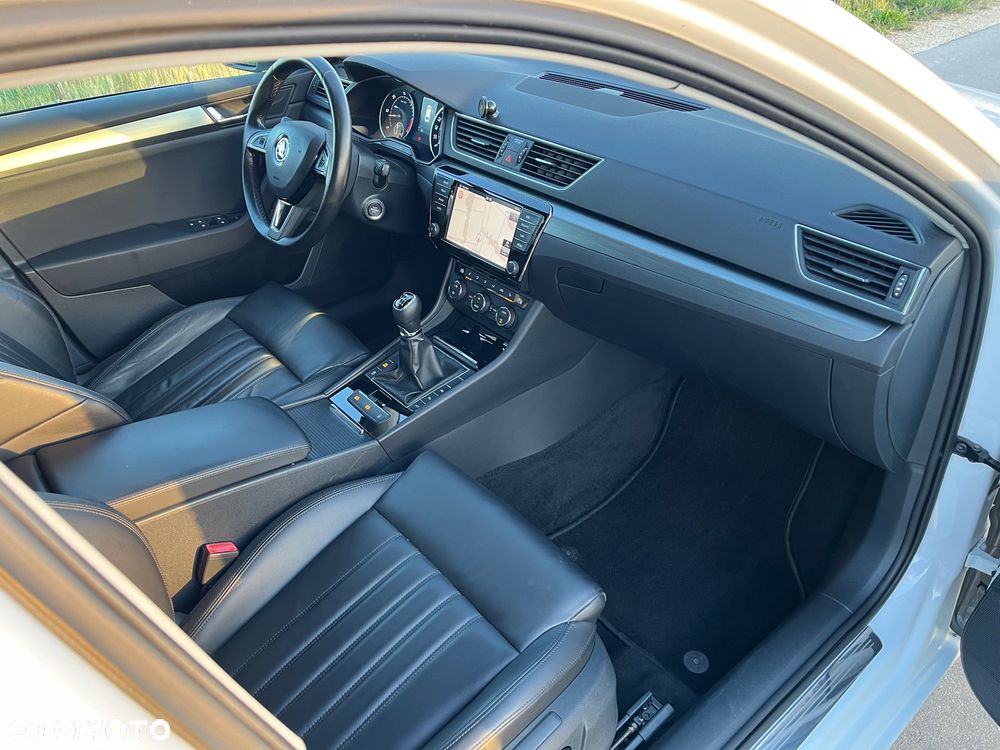 Skoda Superb 2.0 TDI Premium Edition - 29