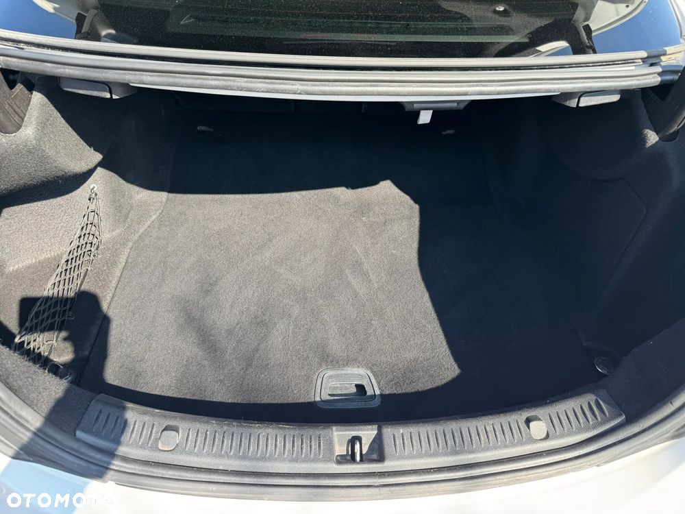 Mercedes-Benz Klasa E 220 d 4-Matic 9G-TRONIC - 11