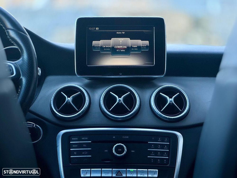 Mercedes-Benz CLA 180 7G-DCT Urban - 38