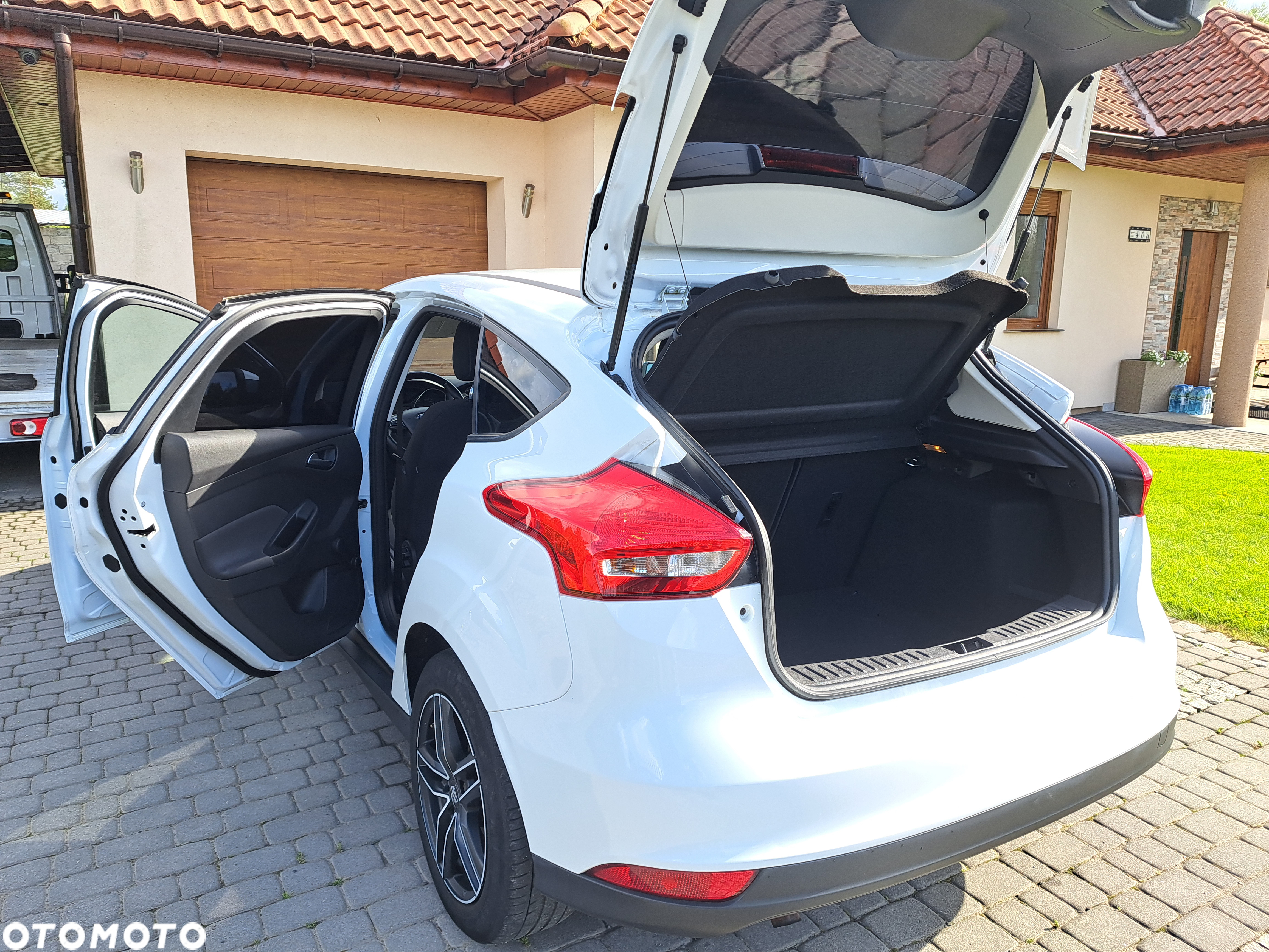 Ford Focus 1.0 EcoBoost Trend - 26