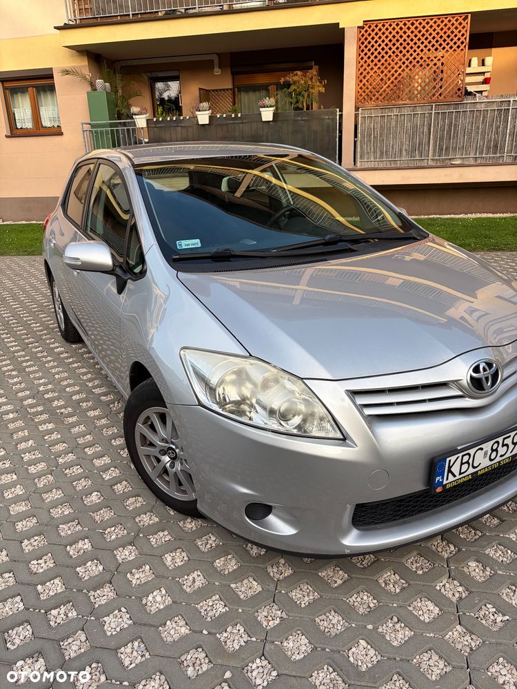 Toyota Auris 2013 photo 2